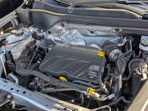 Certified 2025 Chevrolet Trax LT w/ LT Convenience Package image 34