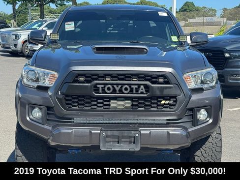 Used 2019 Toyota Tacoma TRD Sport AWD/4WD image 2