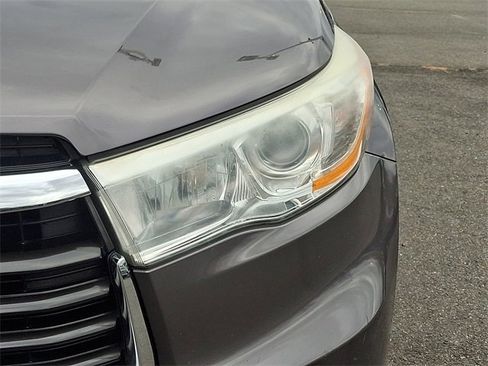 Used 2014 Toyota Highlander XLE image 9