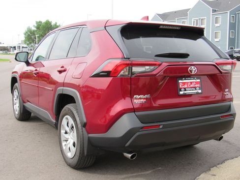 Used 2023 Toyota RAV4 LE AWD/4WD image 8