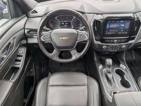 Used 2022 Chevrolet Traverse LT w/ LT Premium Package AWD/4WD image 18