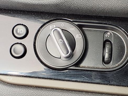 Used 2019 MINI Cooper Countryman w/ Storage Package FWD image 17