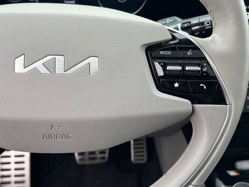 Certified 2024 Kia Niro Wave w/ Wave Preserve Package image 25