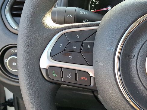 Certified 2023 Jeep Renegade Latitude w/ Sun & Fun Group image 22