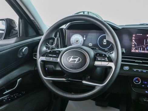 Used 2024 Hyundai Elantra SEL FWD image 12
