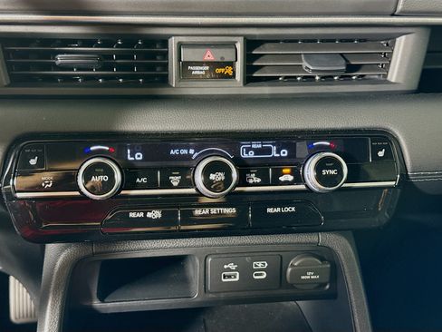 Used 2025 Honda Pilot EX-L image 16