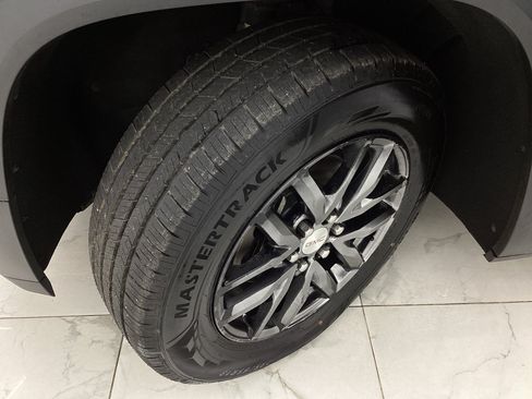 Used 2017 GMC Acadia SLT AWD/4WD image 48