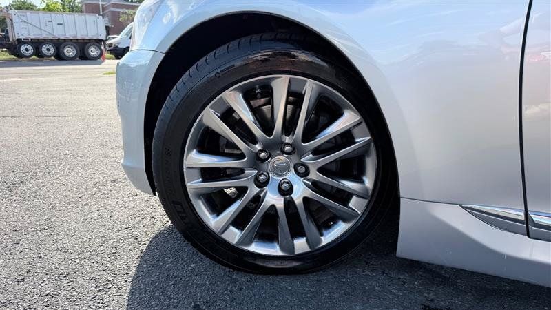 Used 2013 Lexus LS 460 w/ Comfort Pkg RWD image 15