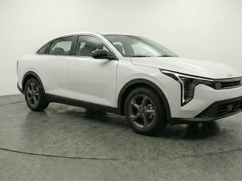 Used 2025 Kia K4 FWD image 1