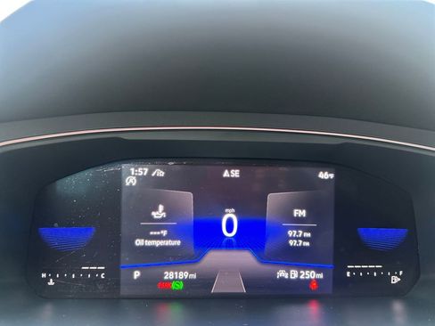 Used 2023 Volkswagen Tiguan SE w/ Panoramic Sunroof Package image 8