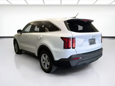 Used 2022 Kia Sorento LX FWD image 6