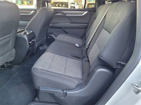 Used 2025 GMC Acadia Elevation image 17