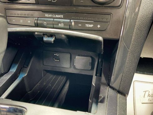 Used 2017 Ford Explorer XLT FWD image 33