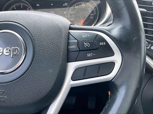 Used 2017 Jeep Cherokee Trailhawk AWD/4WD image 19