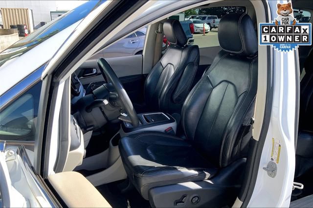 Used 2022 Chrysler Pacifica Touring-L FWD image 24