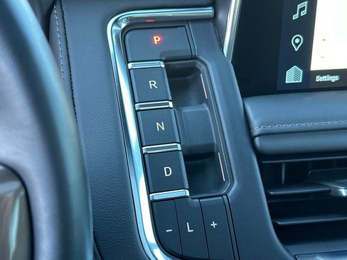 Used 2023 Chevrolet Tahoe High Country image 16