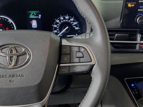 Used 2024 Toyota Sienna XLE image 20