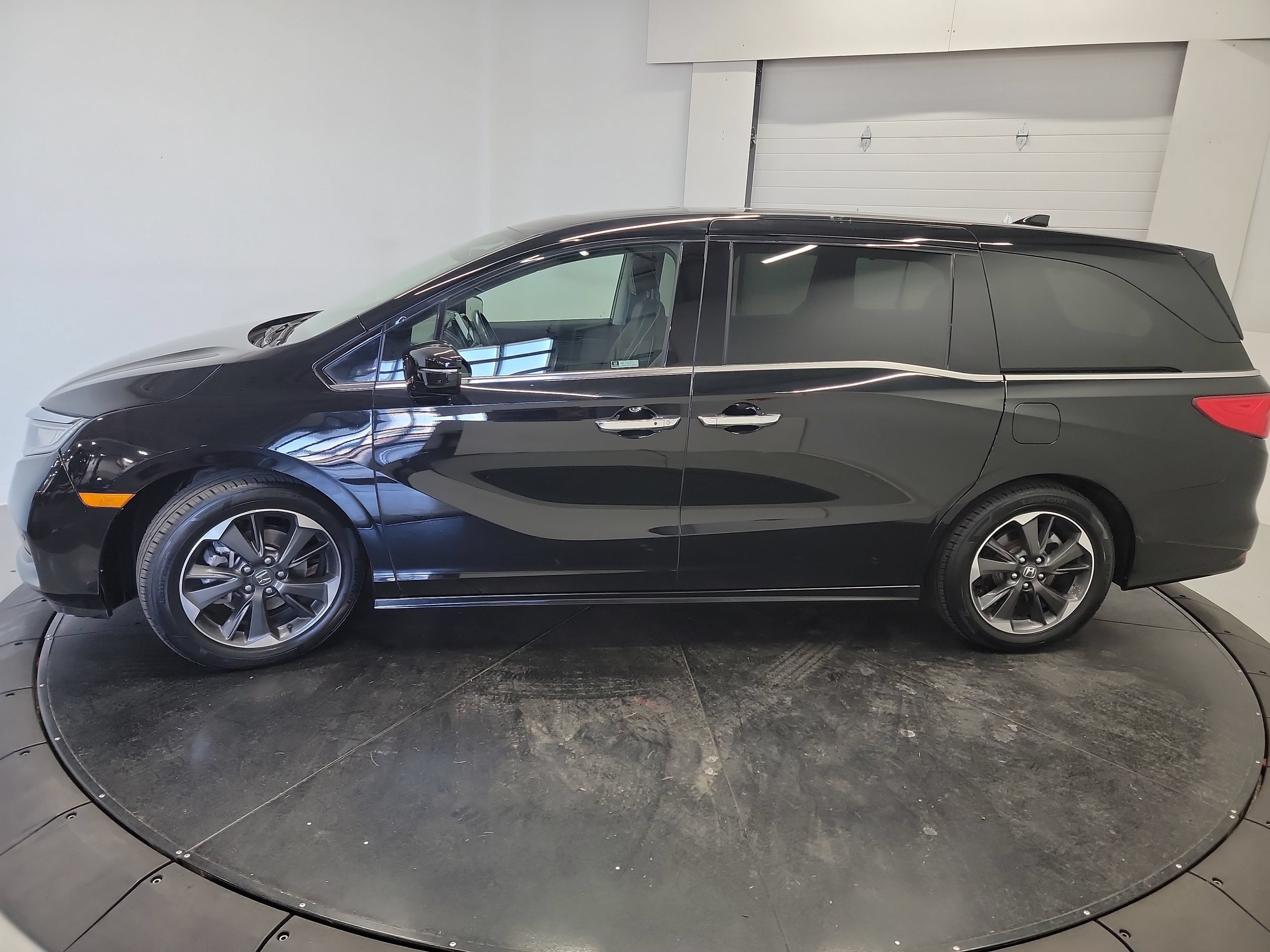 Used 2024 Honda Odyssey Elite image 5
