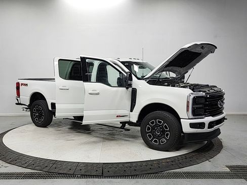Used 2025 Ford F250 Platinum image 9