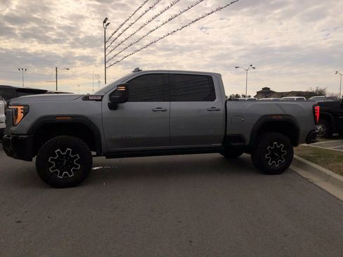 Used 2024 GMC Sierra 2500 AT4X image 3