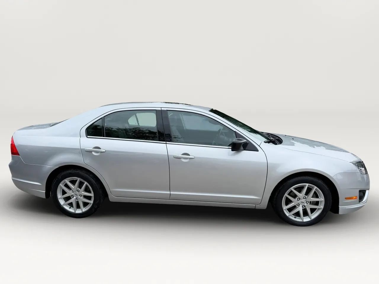 Used 2012 Ford Fusion SEL FWD image 2