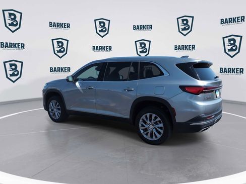 Used 2025 Buick Enclave Preferred AWD/4WD image 7
