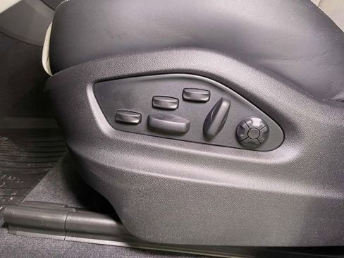 New 2026 Porsche Cayenne Turbo AWD/4WD image 17