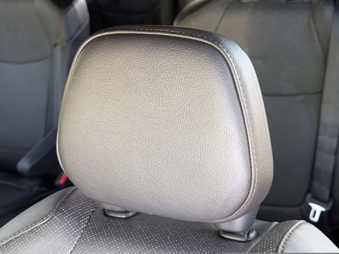 Used 2025 Toyota Sienna Limited AWD/4WD image 17