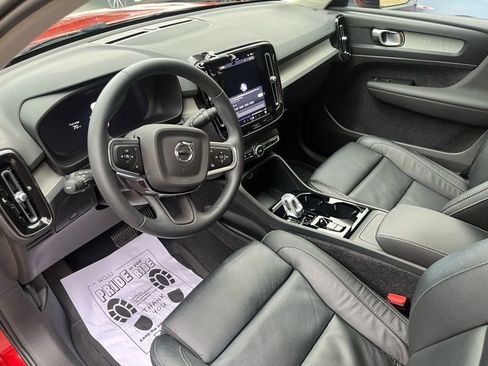 Used 2023 Volvo XC40 B5 Plus w/ Driver Assist Package image 9