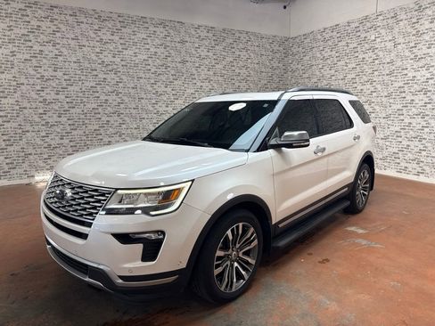 Used 2018 Ford Explorer Platinum AWD/4WD image 3