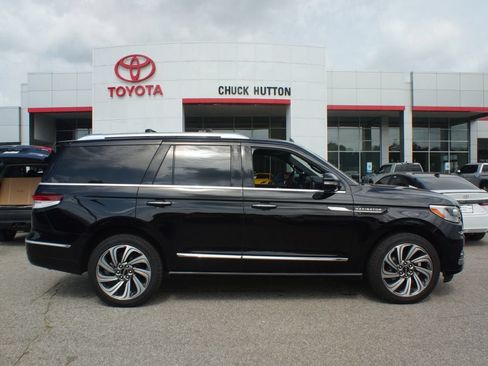 Used 2022 Lincoln Navigator Reserve AWD/4WD image 1