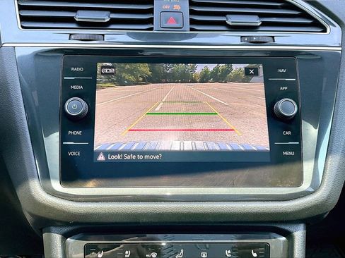 Used 2022 Volkswagen Tiguan SEL R-Line AWD/4WD image 14