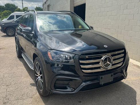Used 2024 Mercedes-Benz GLS 580 4MATIC w/ Night Package image 13