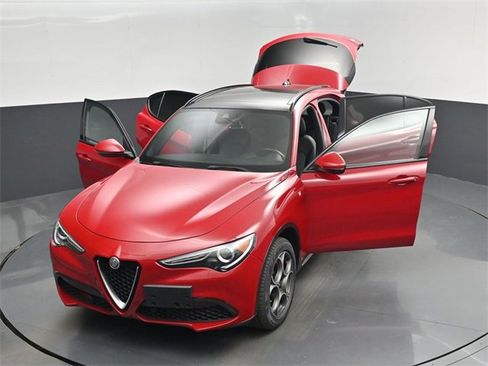 Used 2022 Alfa Romeo Stelvio Ti image 75