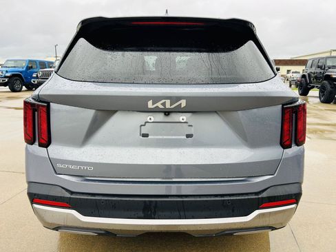 Used 2025 Kia Sorento S w/ Panoramic Sunroof Package FWD image 39