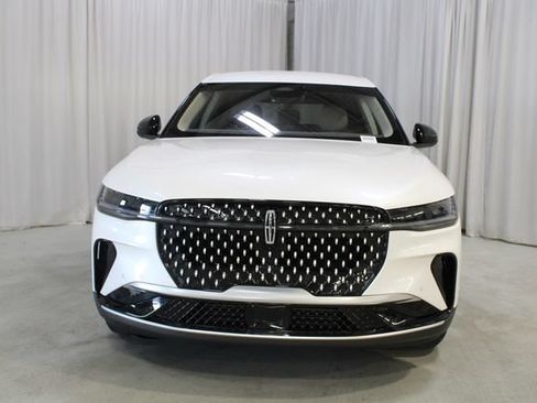 Used 2024 Lincoln Nautilus Premier AWD/4WD image 36