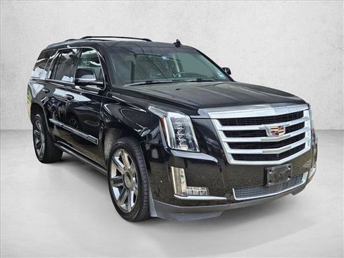 Used 2018 Cadillac Escalade Premium Luxury image 3