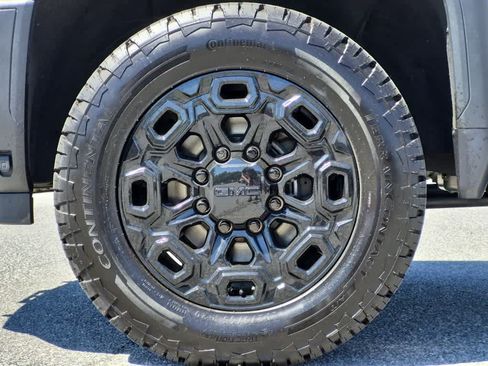 Used 2024 GMC Sierra 2500 AT4 w/ AT4 Premium Plus Package AWD/4WD image 8