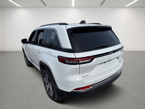 Used 2023 Jeep Grand Cherokee Limited w/ Luxury Tech Group II image 4