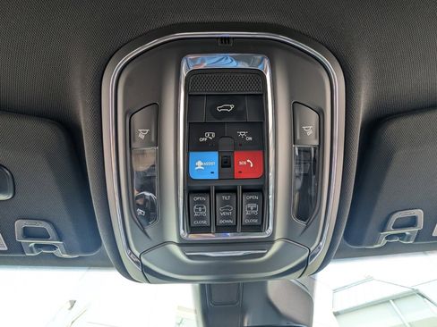 Used 2024 Jeep Grand Cherokee Limited image 31