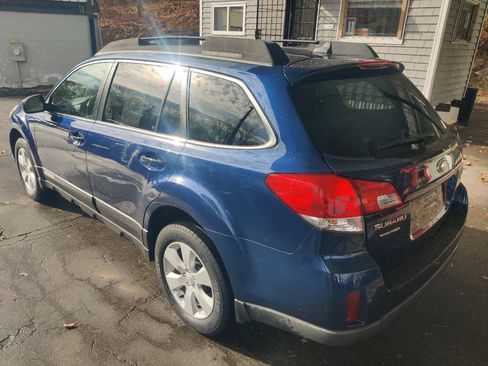 Used 2011 Subaru Outback 2.5i Limited image 4