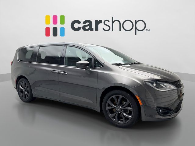 Used 2020 Chrysler Pacifica Touring w/ S Appearance Package FWD image 7