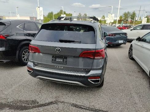 Used 2023 Volkswagen Taos SE w/ Panoramic Sunroof Package AWD/4WD image 17