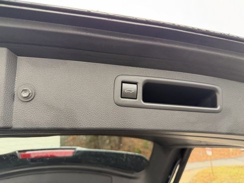 Used 2022 Toyota Highlander XLE image 25