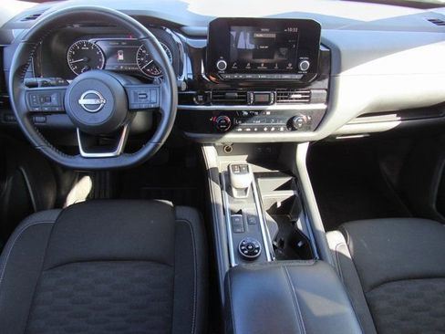 Used 2025 Nissan Pathfinder SV AWD/4WD image 12