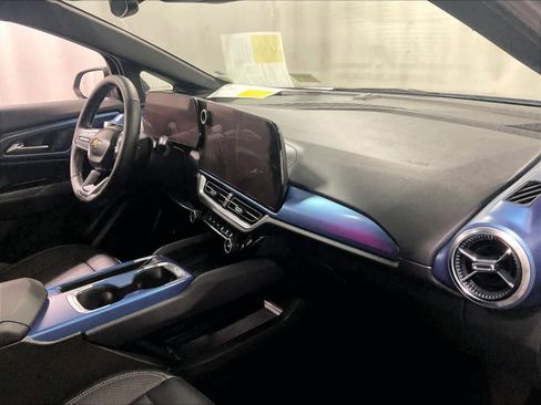 Used 2025 Chevrolet Equinox EV LT w/ Convenience Package image 14