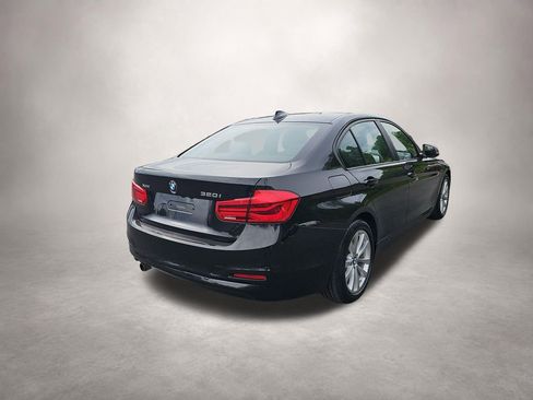 Used 2018 BMW 320i xDrive Sedan AWD/4WD image 4