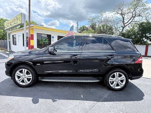 Used 2012 Mercedes-Benz ML 350 BlueTEC 4MATIC image 4