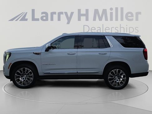 Used 2026 GMC Yukon Denali w/ Sun & Power Step Package AWD/4WD image 2