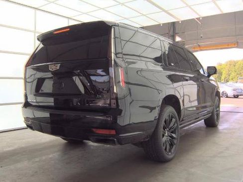 Used 2021 Cadillac Escalade ESV Sport Platinum AWD/4WD image 3